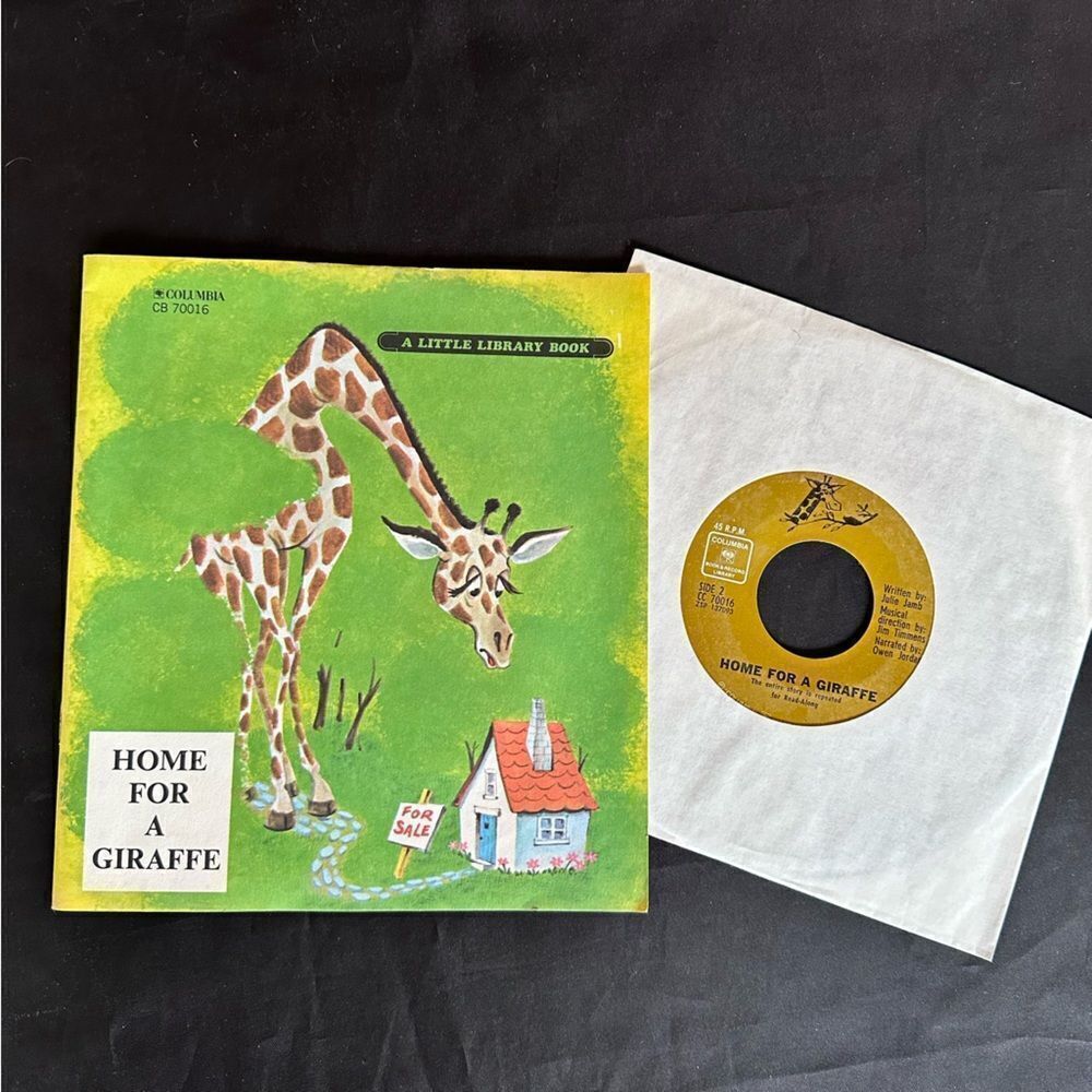 Vintage 1968 Read-along Home for a Giraffe 45 vinyl Record and Book Set